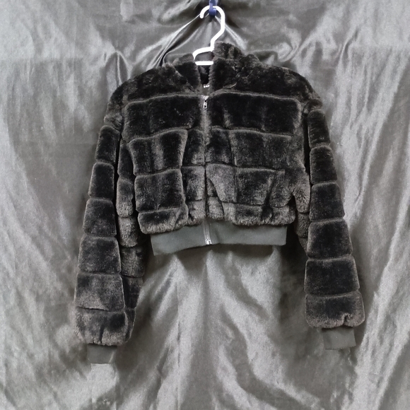 SHEIN Black Puffer Jacket Modern Cozy Design - Picture 1 of 11